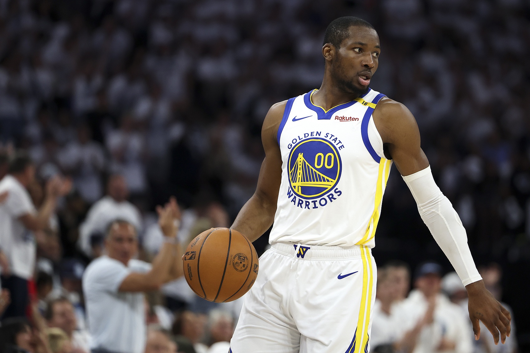 mk体育-想涨点工资！太阳给库明加报价4年9000万 他找勇士要3年8200万